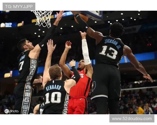 肯纳德三双难掩手感不佳 砍下15分16板